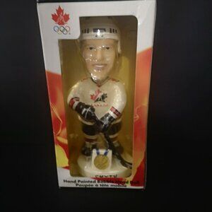 VTG Ryan Smyth 2002 Olympic Team Canada Hockey Gold Medal Bobble Head